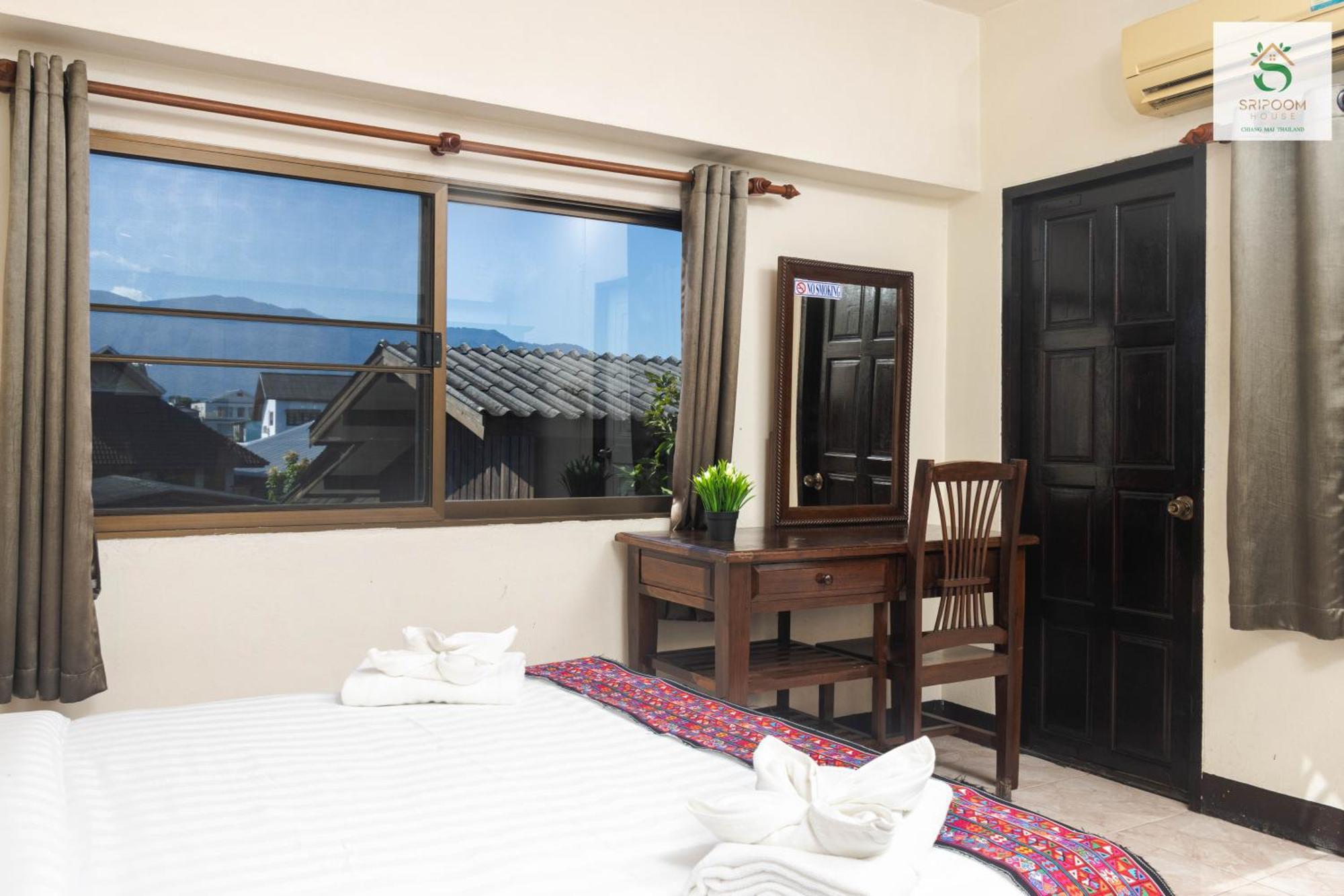 Sripoom House 1 Hotell Chiang Mai Exteriör bild